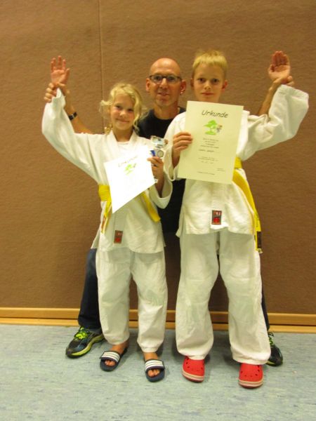 files/public/abteilungen/Abteilung Judo/01 Julia und Sascha mit Trainer Michael.JPG