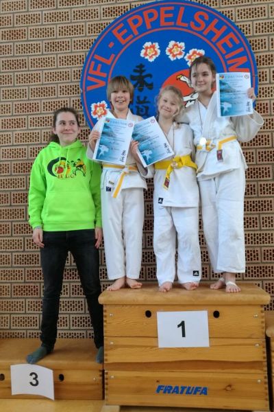 files/public/abteilungen/Abteilung Judo/Judo 2018/02 Judith mit ihren Schuetzlingen 0318.jpg