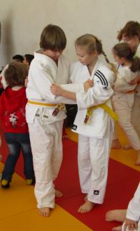 files/public/abteilungen/Abteilung Judo/Judo 2018/1 Julia und Tim bei der Vorbereitung 0318.jpg