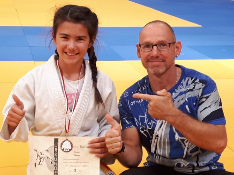 files/public/abteilungen/Abteilung Judo/Judo 2018/Joanne mit ihrem Trainer1118.jpg