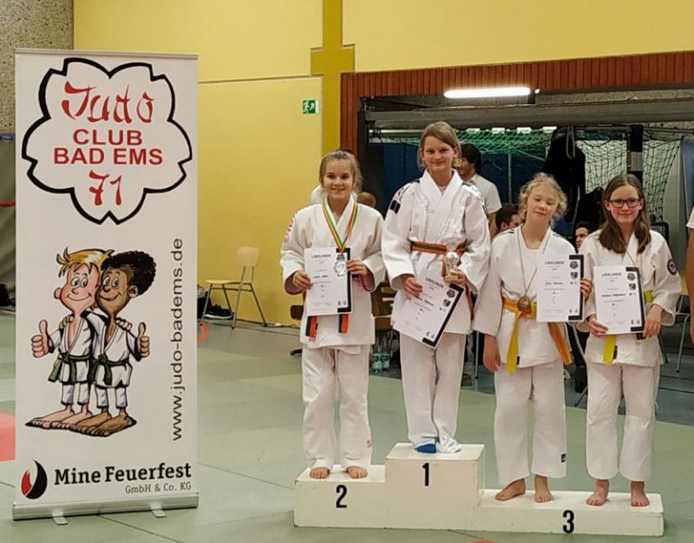 files/public/abteilungen/Abteilung Judo/Judo 2019/Julia 2. v. r 0219.jpg
