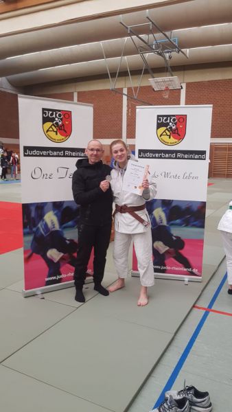 files/public/abteilungen/Abteilung Judo/Judo 2020/Die Rheinlandmeisterin mit ihrem Trainer a.jpg