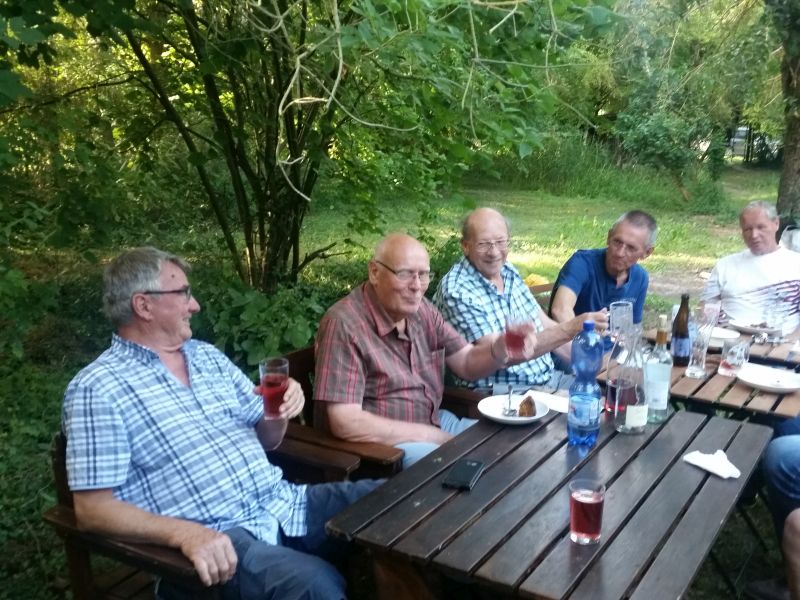files/public/abteilungen/Boule/Kerschepolster 5 a.jpg